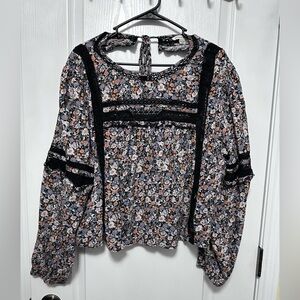 American Eagle Keyhole Back Blouse